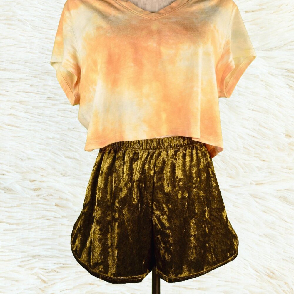 Crushed velvet micro shorts in green